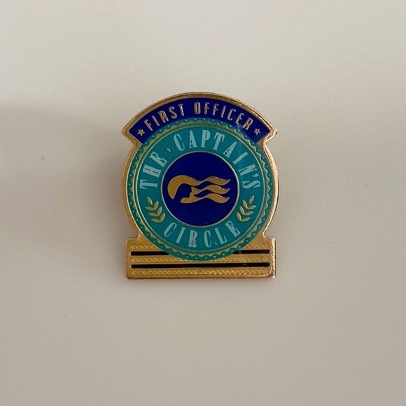 VTG Princess Cruise Ship First Officer The Captain’s Circle Lapel Pin Souvenir - Picture 4 of 7